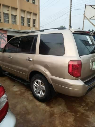 A picture of Honda pilot