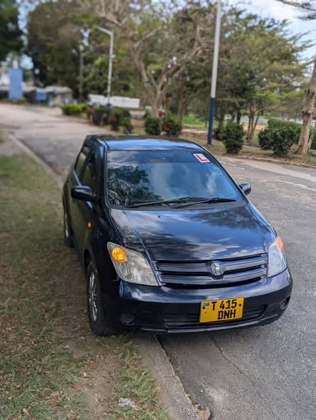 A picture of TOYOTA IST