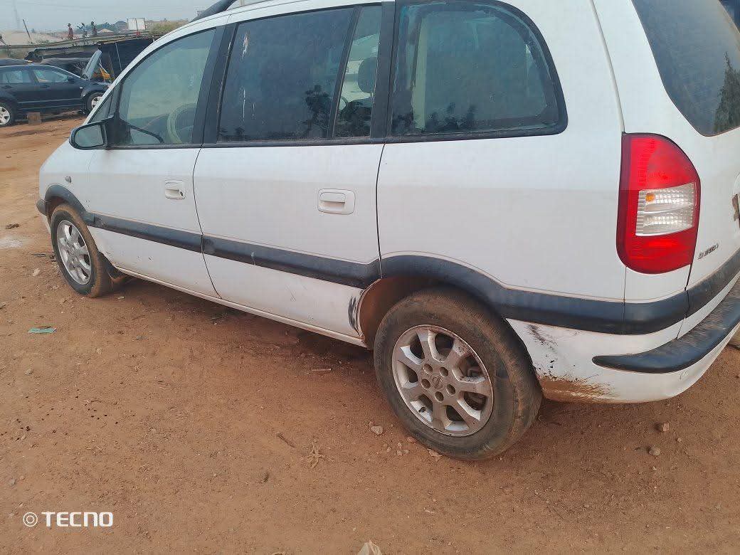 A picture of Opel zafira manual