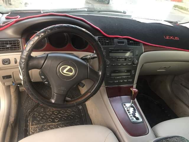 A picture of Clean lexus es 300 Belgium gard