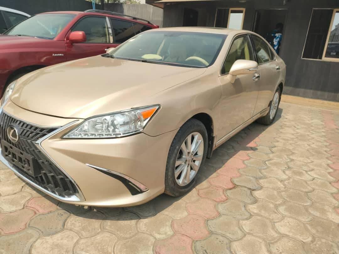 A picture of 2012 Lexus es 350