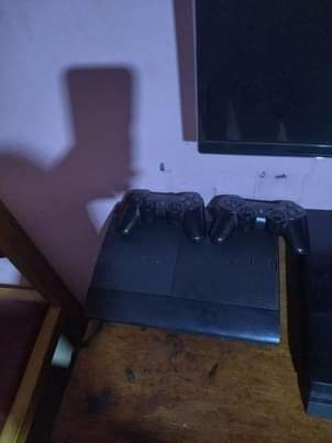 A picture of PlayStation 3 available 400k with 2 pads and 15games