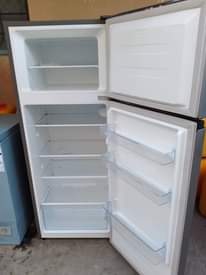 A picture of Wale wanaopenda vtu vzuri Hisense mpyaa lak 550k Tu