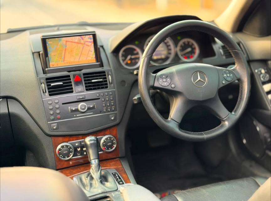 A picture of MERCEDES BENZ C 200 BEI 16 5M YEAR 2010 ENGINE