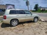 A picture of 2005 highlander buy and