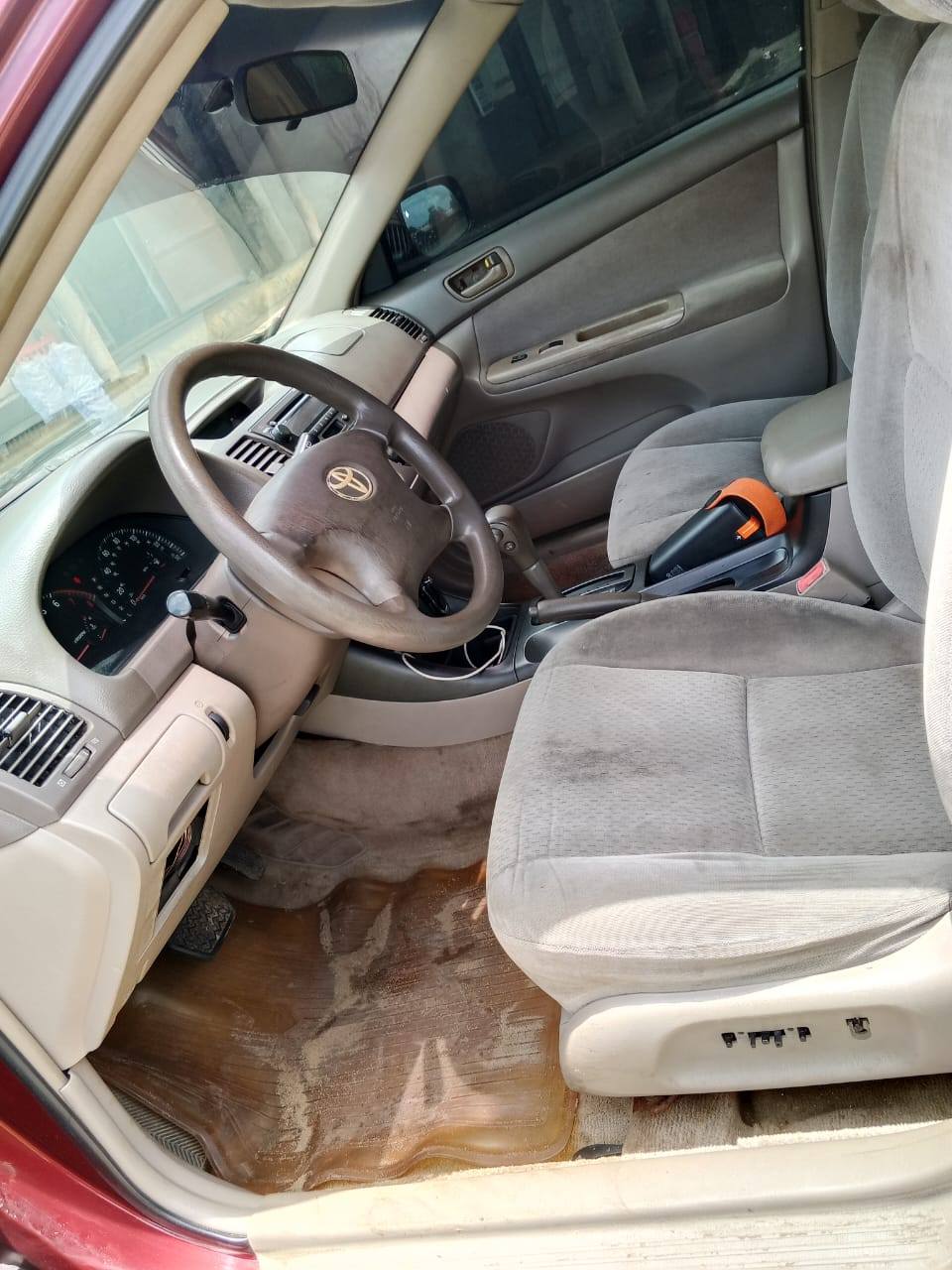 A picture of Toyota Corolla 04 model