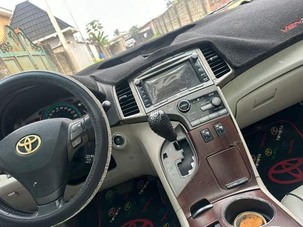 A picture of Toyota Venza FOR SALE 2012 model Pre owned AWD Full