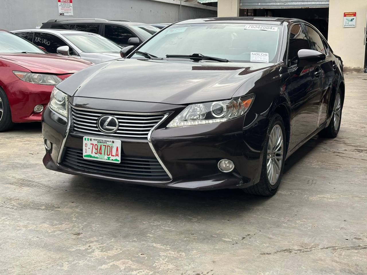 A picture of Lexus Es350 2013 Super clean Tokunbo Accident free minor rear