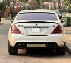 A picture of MERCEDES BENZ S550 Full Option Model 2010 Price 11 5M