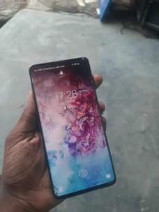 A picture of SAMSUNG S10 PLAIN
