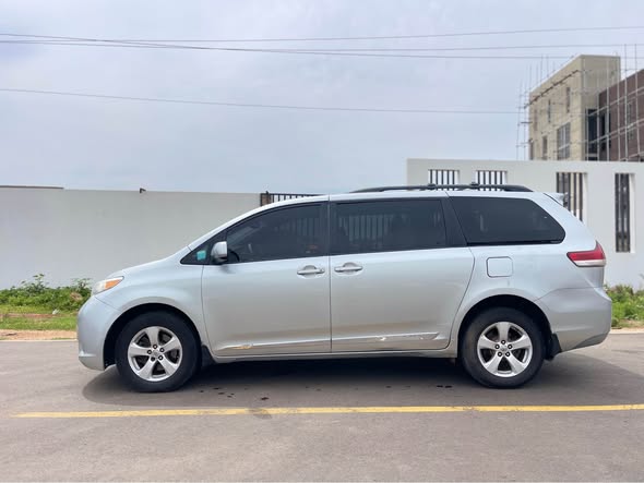 A picture of SHARP PRE OWNED 2011 TOYOTA SIENNA XLE 11 500 000