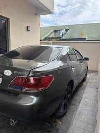 A picture of Es 330 2005 Clean as seen Catalyst Painted on first