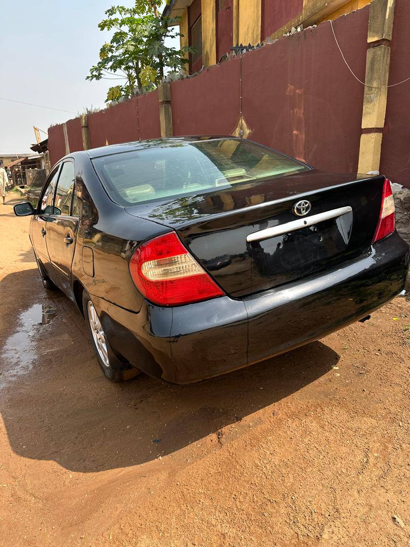 A picture of Toyota Camry XLE 04