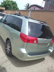 A picture of 2006 Toyota sienna tokumbo Price 8 5m Location Amuwo odofin