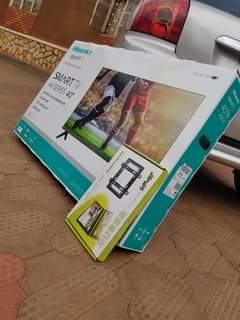 A picture of DStv full kit and Hisense 40 smart
