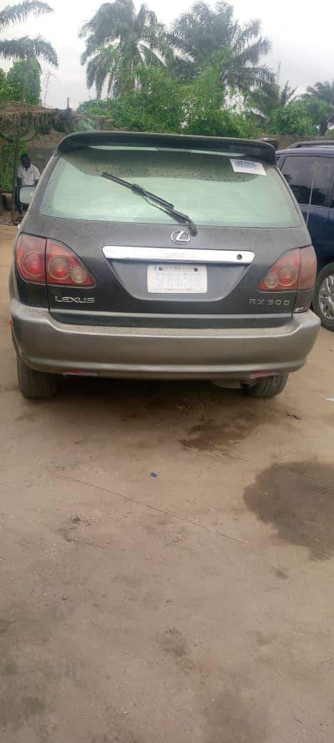 A picture of Neatly used lexus Rx 300 Buy and drive Interior sharp