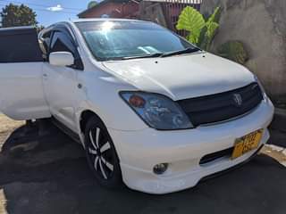 A picture of TOYOTA IST