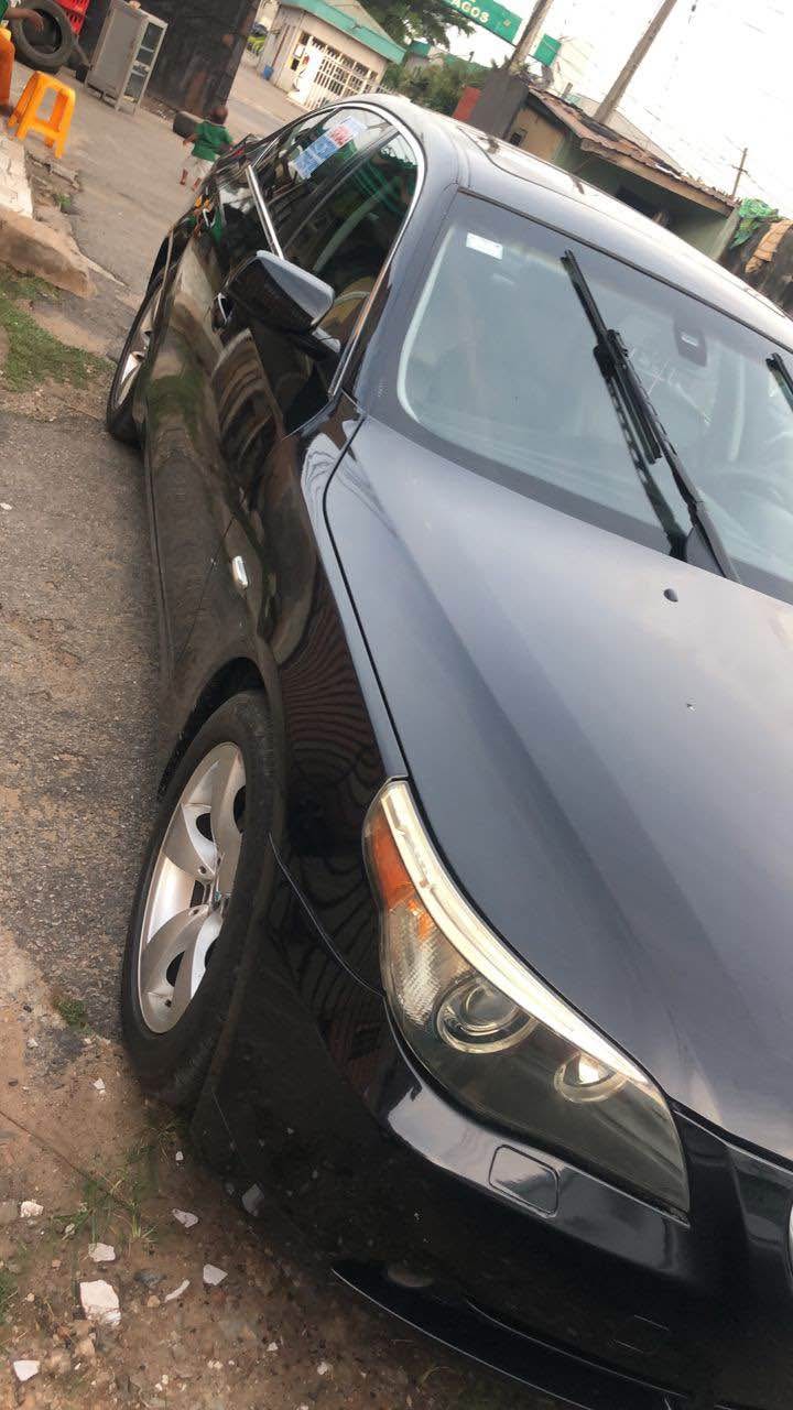 A picture of BMW 530 used 2005 model very clean one full option