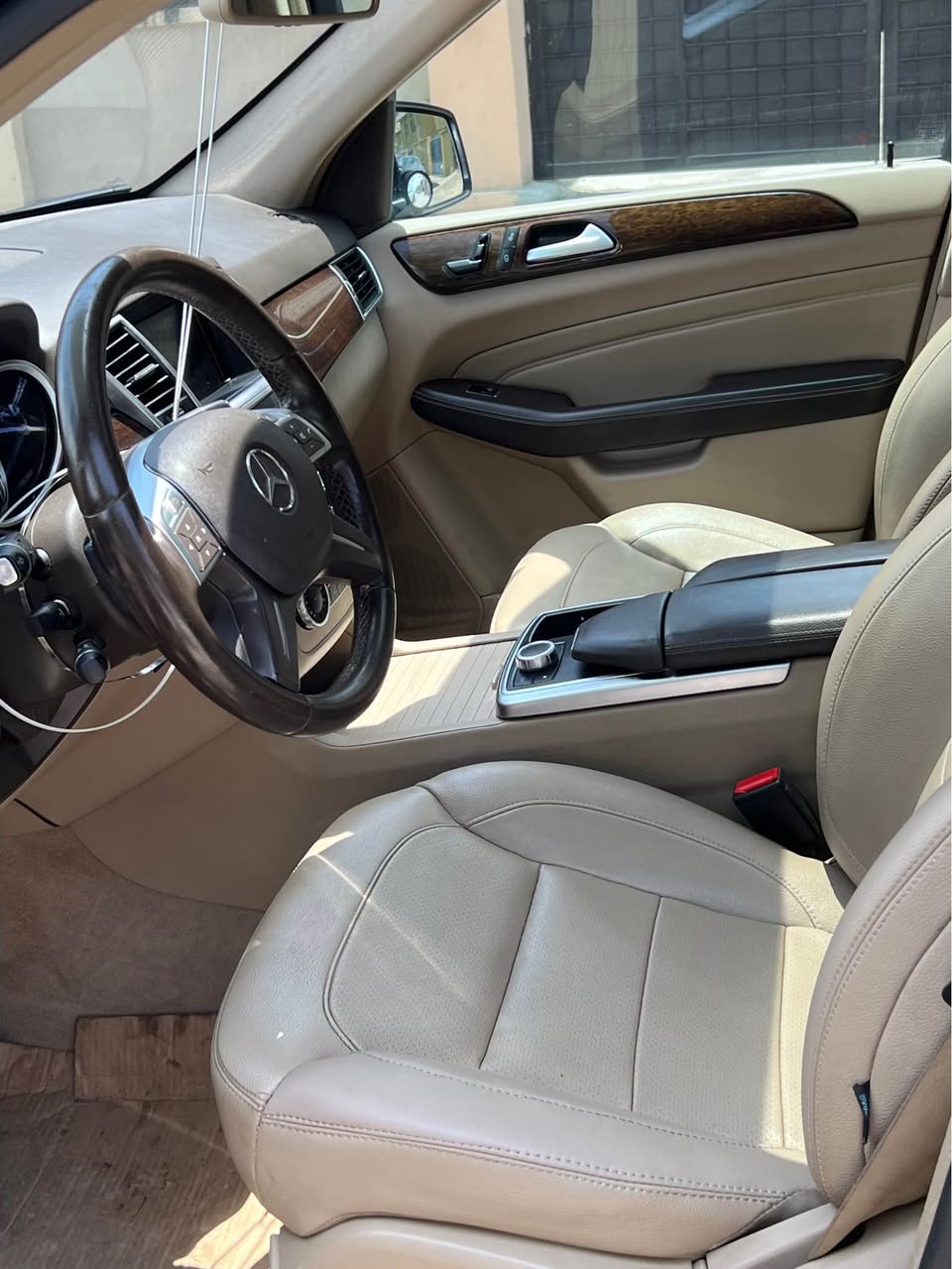 A picture of Foreign use ML350 4MATIC 2014