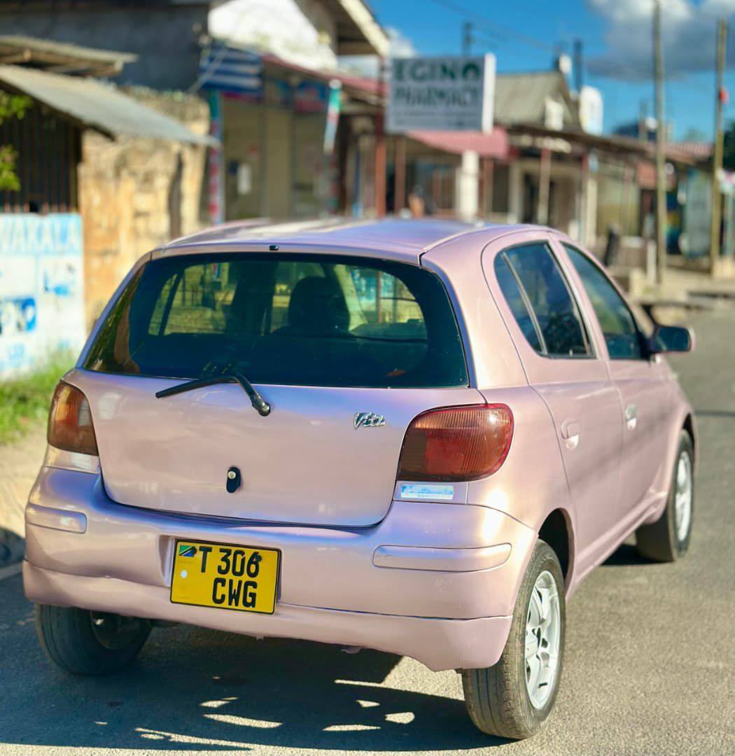 A picture of TOYOTA VITZ OLD 0682479781
