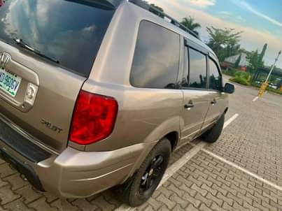 A picture of 2005 Honda pilot