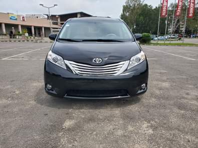 A picture of 2011 Toyota sienna tokumbo Limited with panoramic and keyless Double