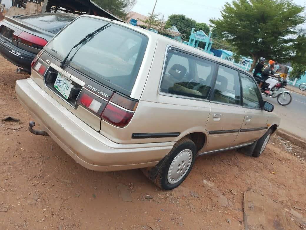 A picture of 2000 Toyota camry