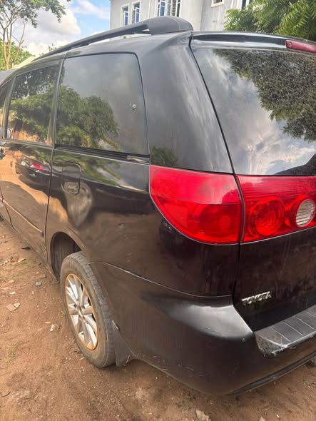 A picture of Distress sales 2007 Toyota sienna Engine Untempered Gear box is