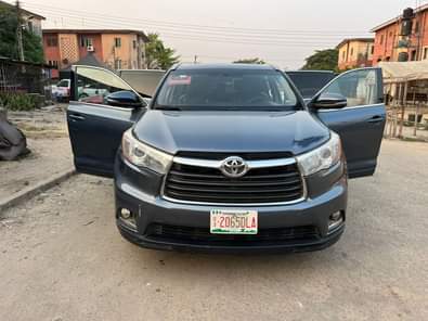 A picture of 2014 Toyota Highlander clean sound registered unused first body paint