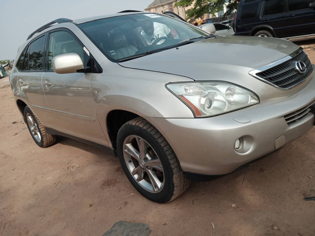 A picture of Lexus Rx400