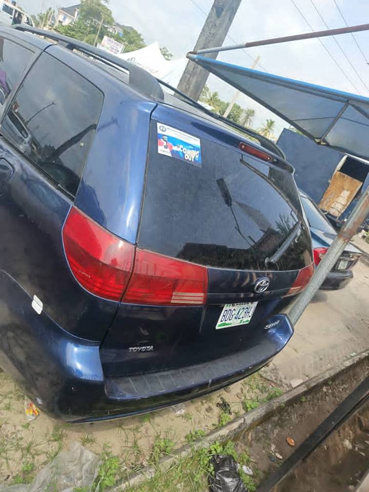 A picture of Registered Toyota Sienna 2004 model for sale Call 08067112168