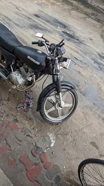 A picture of nauza pikipiki used 0692530461 kibao chambuzi