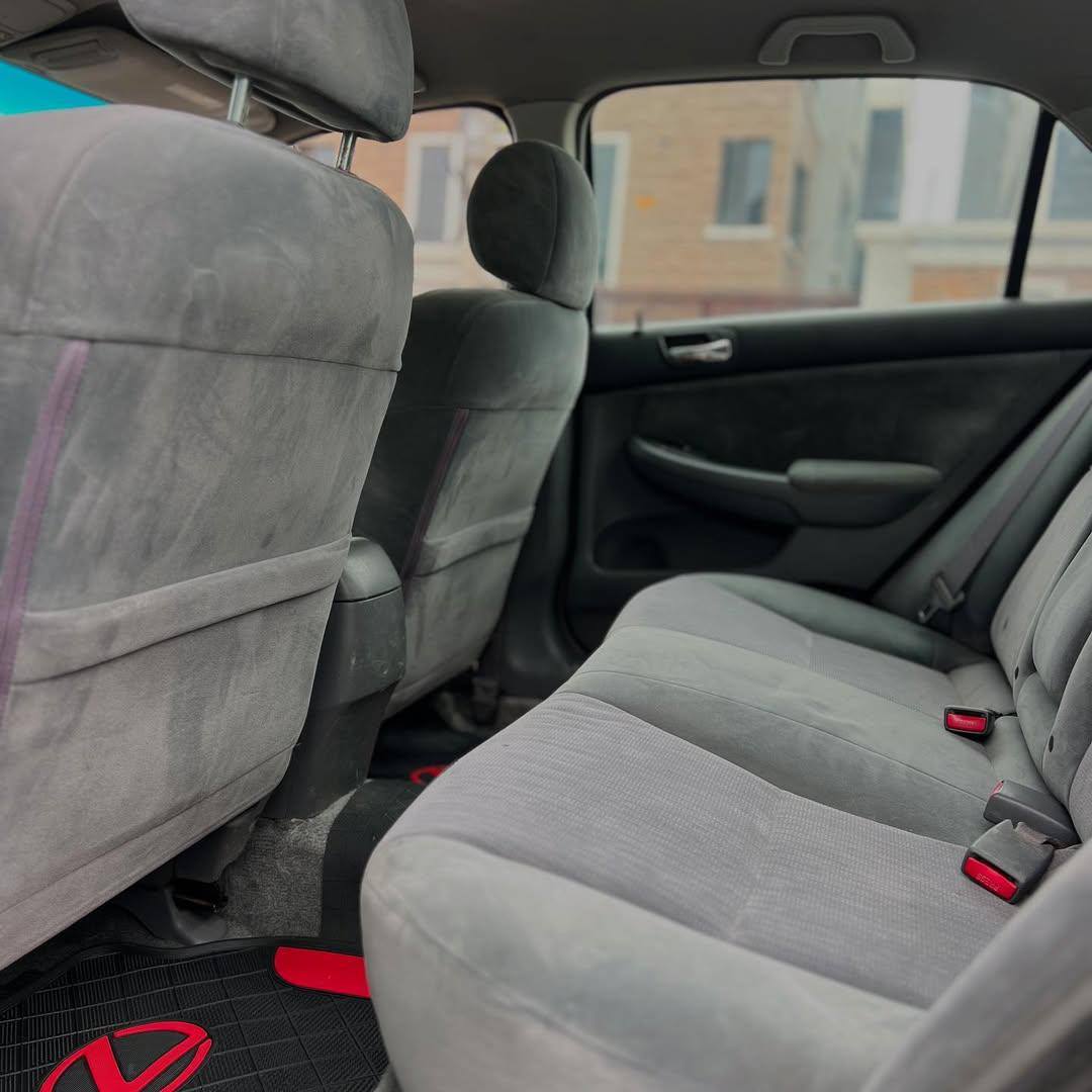 A picture of 2004 honda accord