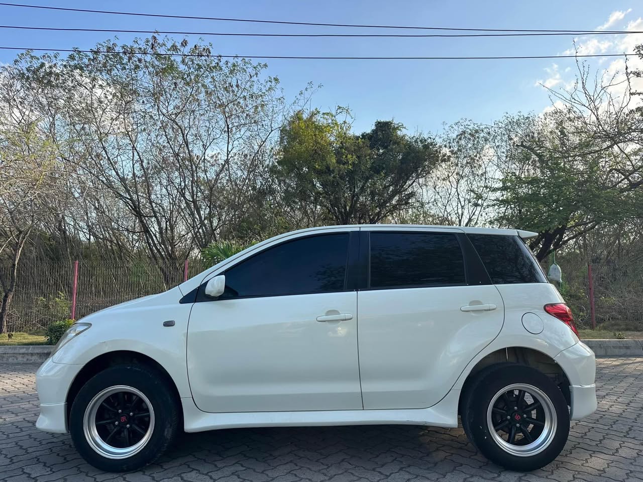 A picture of TOYOTA IST