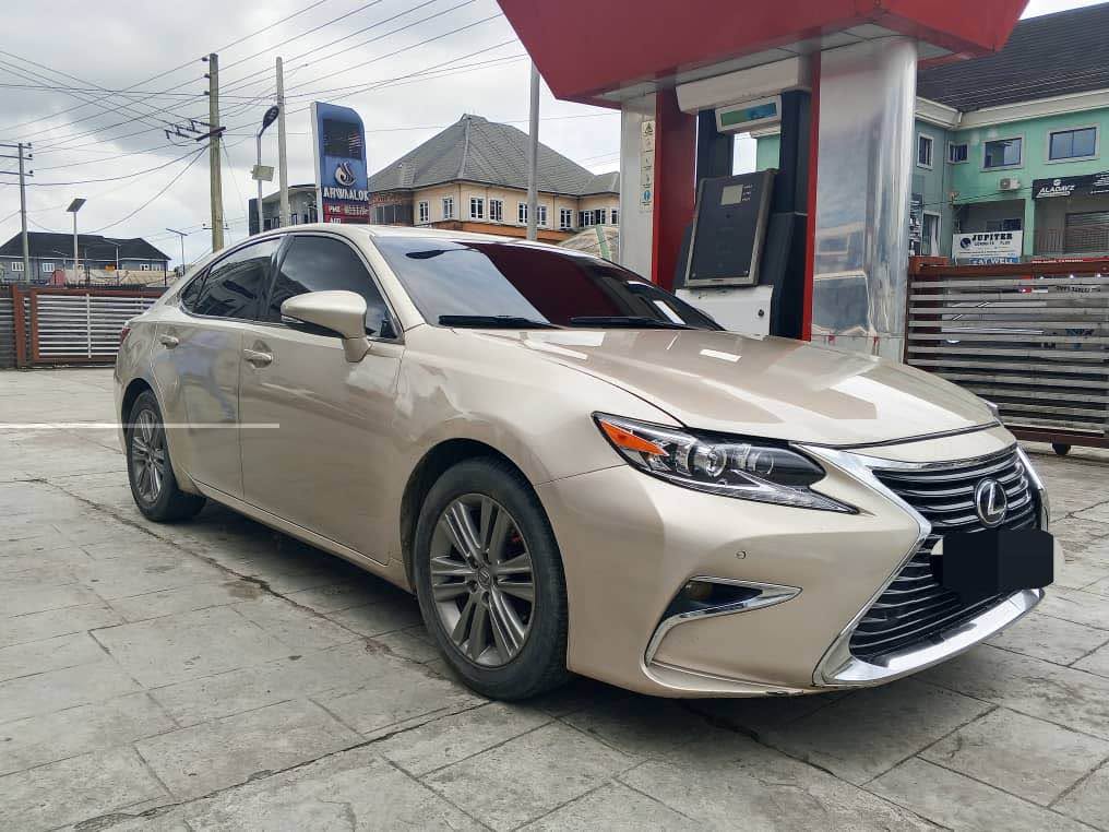 A picture of Sharp 2014 Lexus es350 for sale 13m