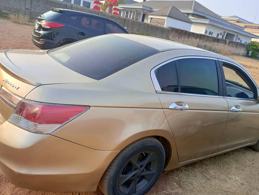 A picture of Honda Accord 09