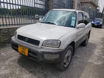 A picture of RAV4 OLD
