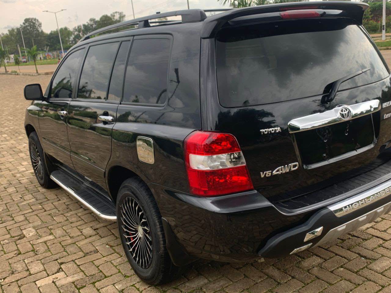 A picture of Fast fingers 08108649176