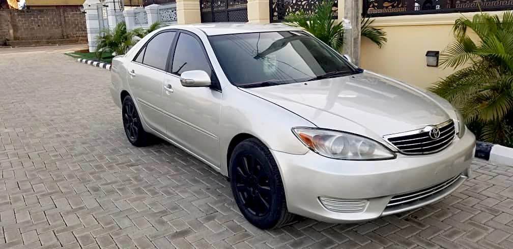 A picture of TOYOTA CAMRY 2004
