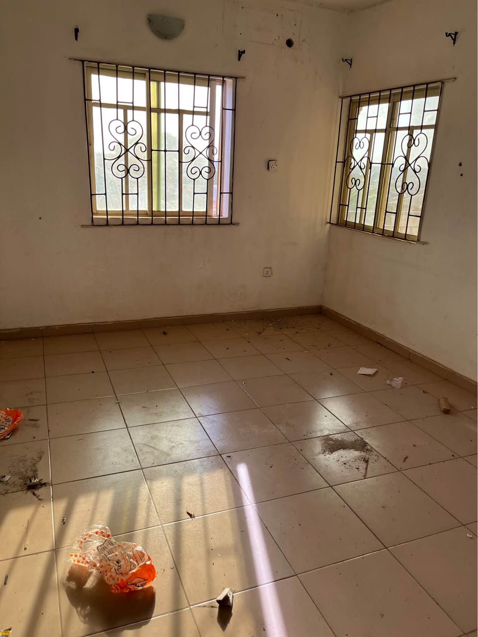 A picture of Spacious 2 bed room appartment to let at davol bustop