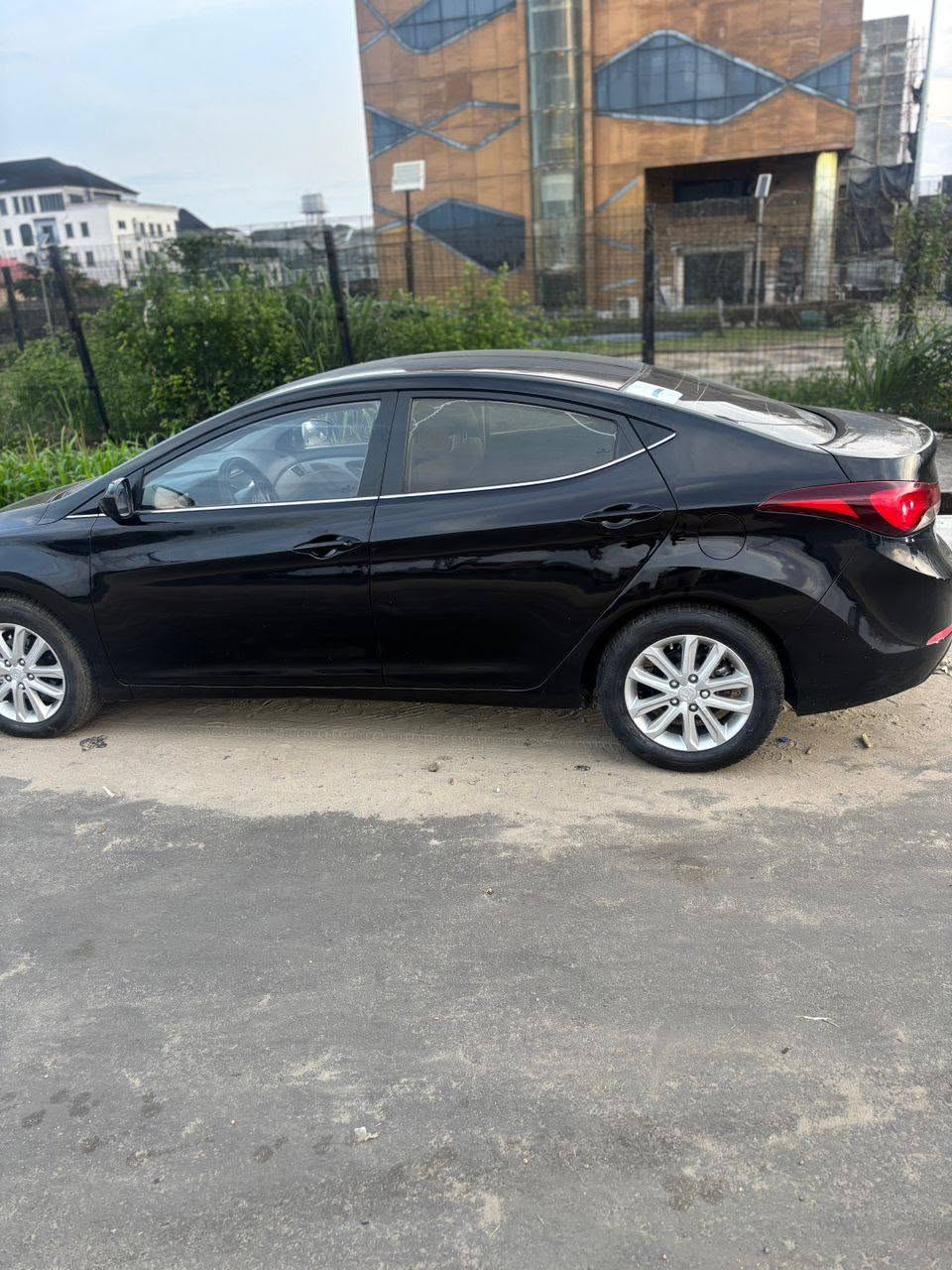 A picture of DEALERS SARA Hyundai Elantra Limited Edition Duty 2021 Nov