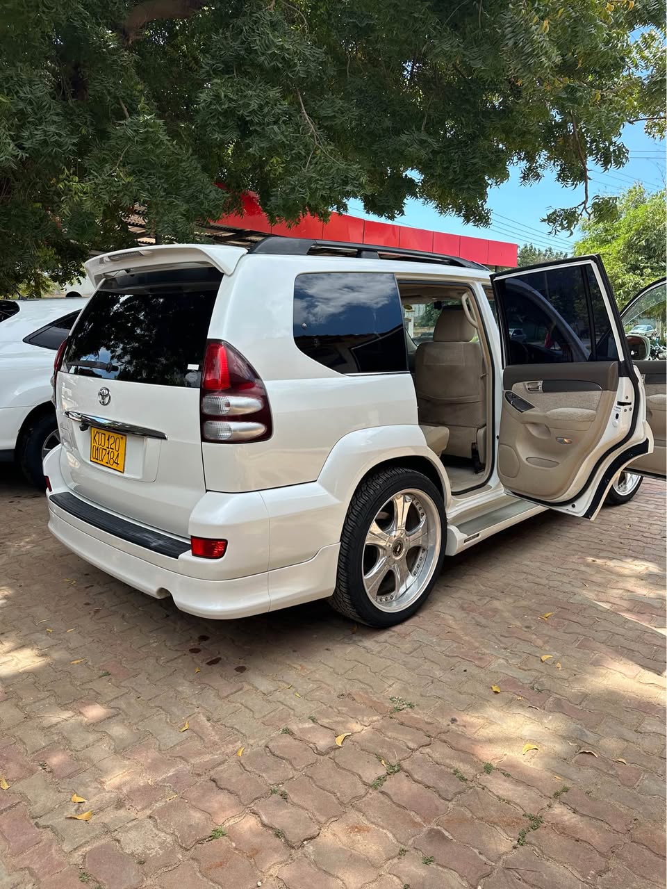 A picture of LAND CRUISER PRADO 120 DIESEL ENGINE 