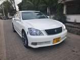 A picture of Toyota crown gari nzuri hainatatizo lolote
