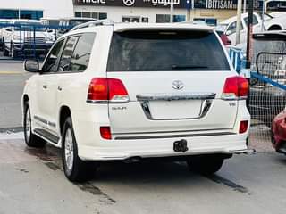 A picture of Toyota Land Cruiser 2014