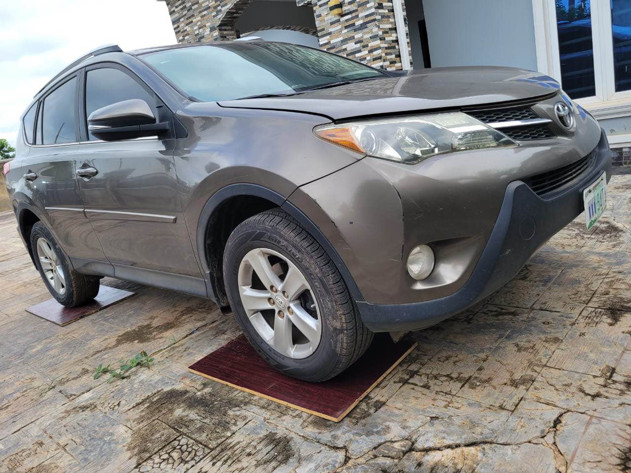 A picture of TOYOTA RAV4 2014