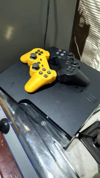 A picture of PS3 for sale at only 450k two pads and 15games