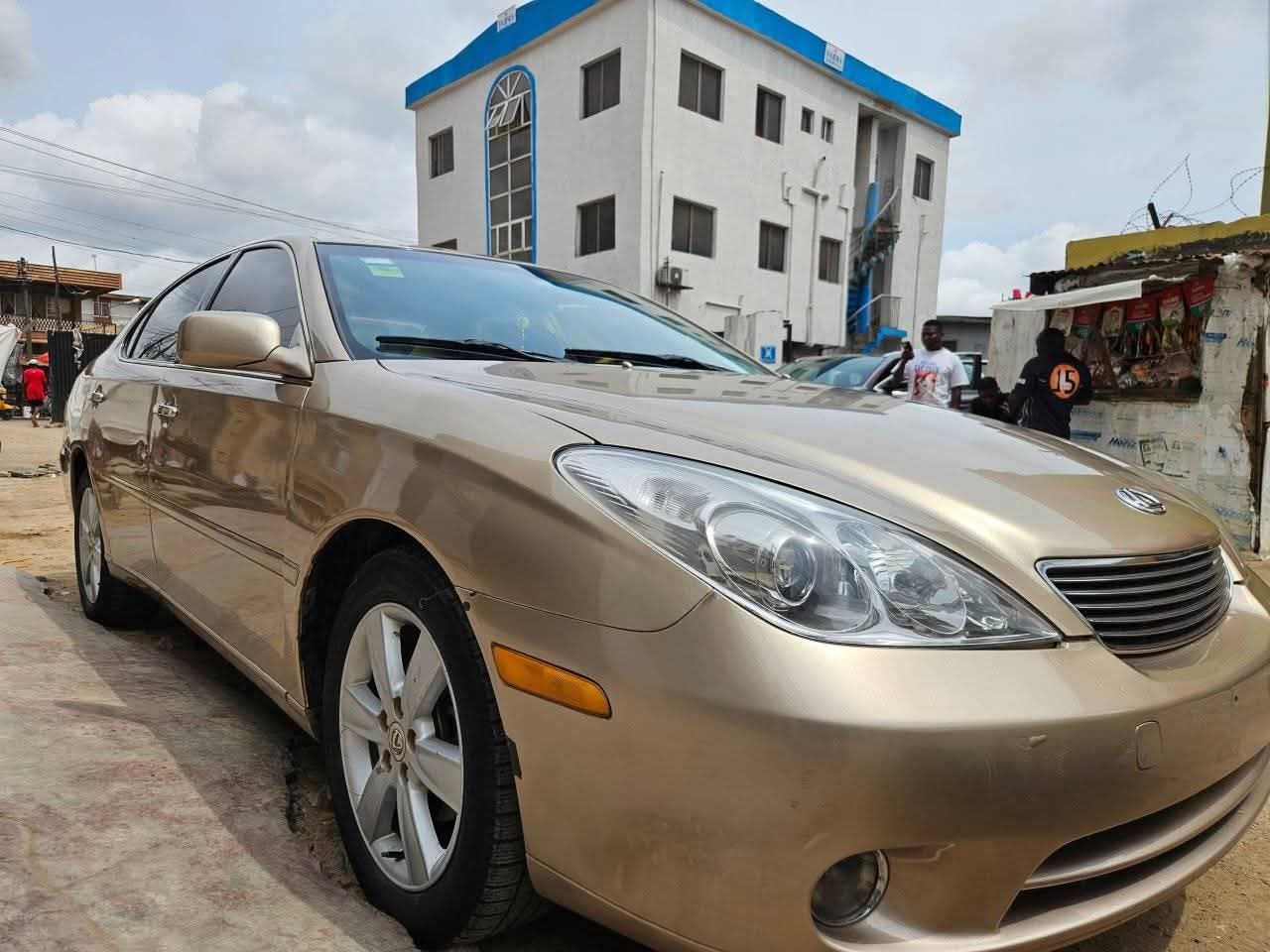 A picture of 2005 Lexus es 330