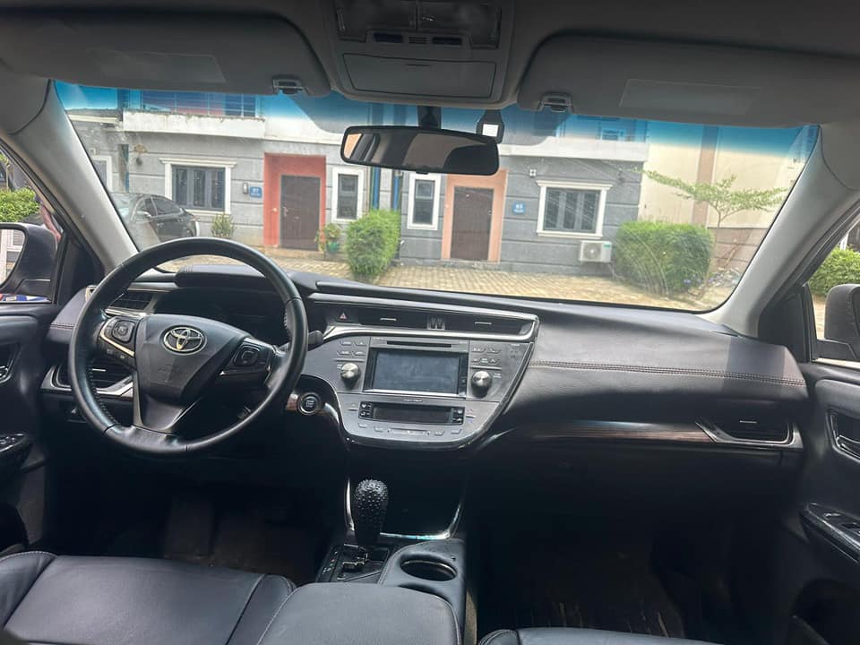 A picture of Toyota avalon