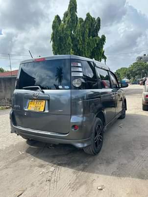 A picture of Toyota sienta mwaka 2006 full option full Ac mirango ya