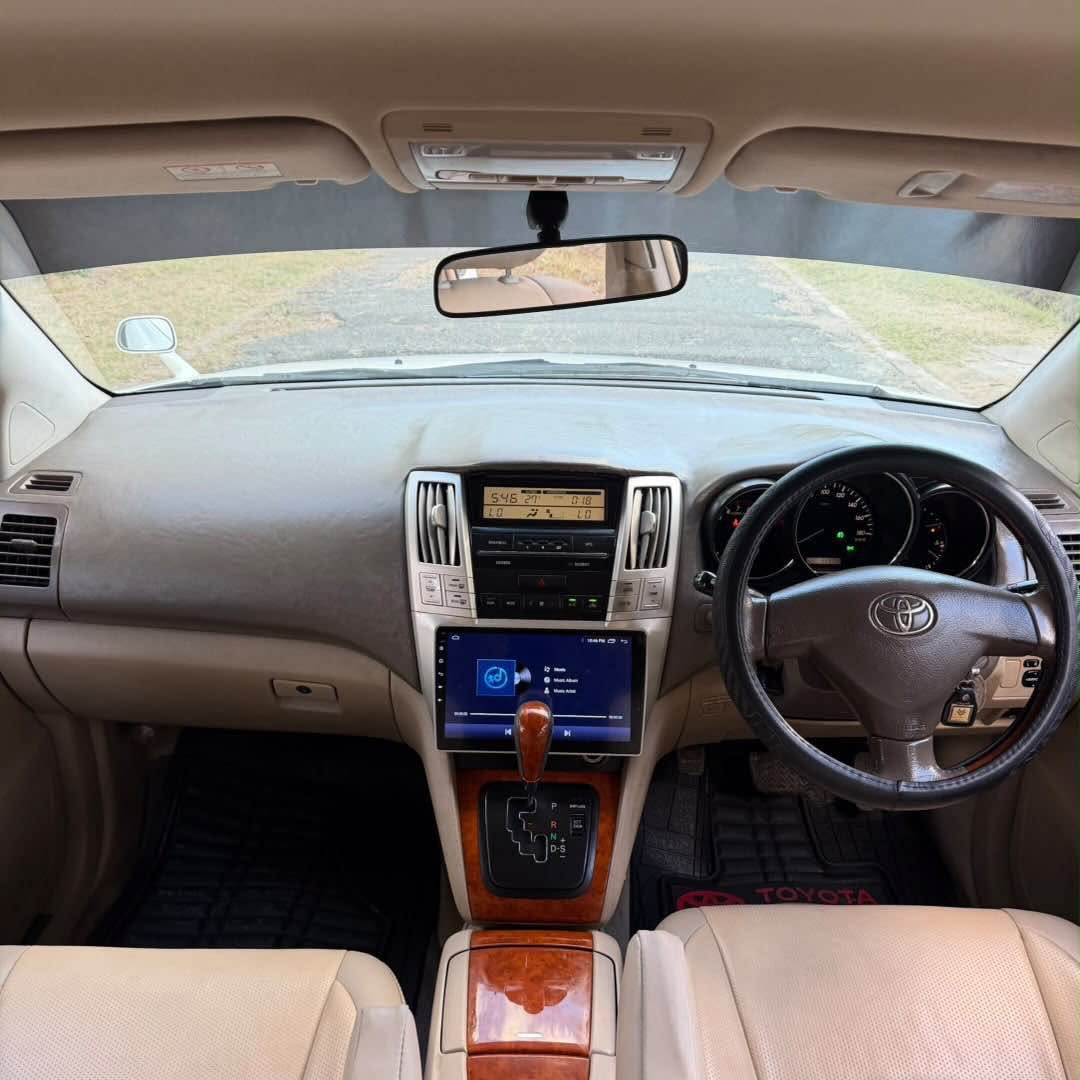 A picture of TOYOTA HARRIER